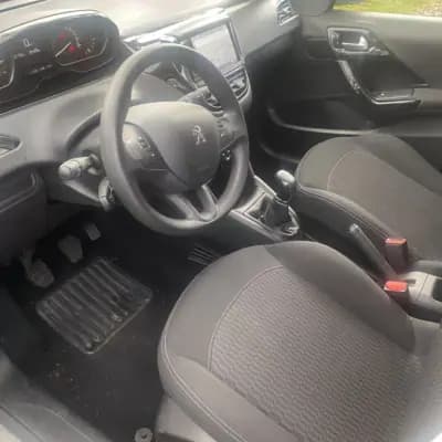 Vendo Peugeot 208 2016 - 9990 EUR, 103782 km - AUTO.MOTO.pt