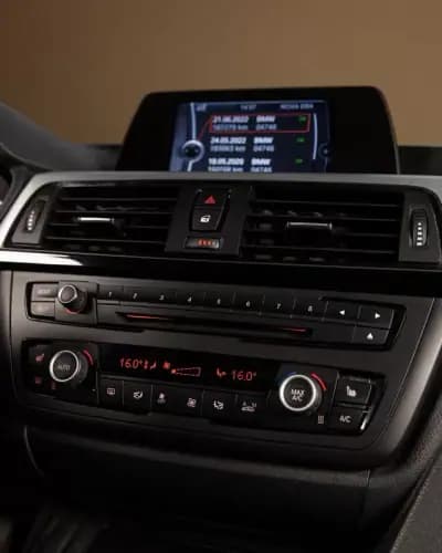 Vendo BMW 318 2013 - 17950 EUR, 189000 km - AUTO.MOTO.pt