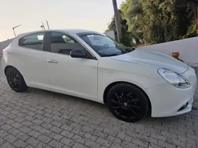 Sell Alfa Romeo Giulietta 2015 - 13500 EUR, 148000 km - AUTO.MOTO.pt