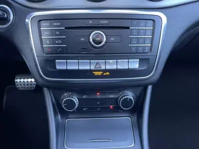 Vendo Mercedes-Benz CLA 200 2017 - 27990 EUR, 133325 km - AUTO.MOTO.pt