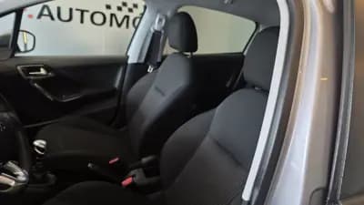 Sell Peugeot 208 2019 - 9900 EUR, 179951 km - AUTO.MOTO.pt