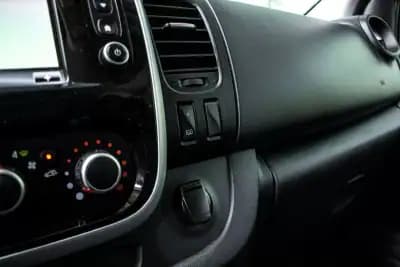 Vendo Renault Trafic 2020 - 30990 EUR, 126359 km - AUTO.MOTO.pt