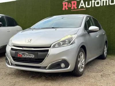 Vendo Peugeot 208 2016 - 8900 EUR, 178000 km - AUTO.MOTO.pt