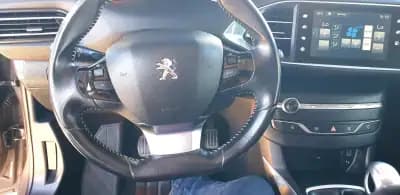 Vendo Peugeot 308 2016 - 10990 EUR, 162027 km - AUTO.MOTO.pt