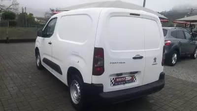 Vendo Peugeot Partner 2021 - 14750 EUR, 120590 km - AUTO.MOTO.pt