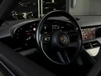 Vendo Porsche Taycan 2023 - 74990 EUR, 35900 km - AUTO.MOTO.pt