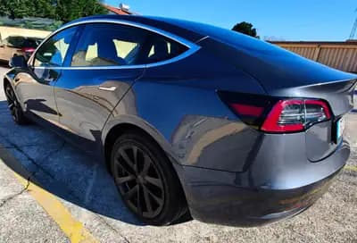 Vendo Tesla Model 3 2020 - 26500 EUR, 111500 km - AUTO.MOTO.pt