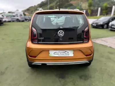 Vendo Volkswagen Cross Up! 2018 - 13990 EUR, 101322 km - AUTO.MOTO.pt