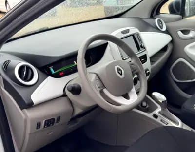 Vendo Renault Zoe 2018 - 10780 EUR, 52260 km - AUTO.MOTO.pt