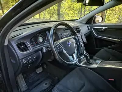 Vendo Volvo V60 2014 - 11750 EUR, 270000 km - AUTO.MOTO.pt