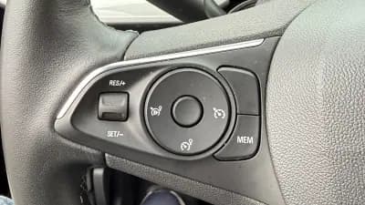 Vendo Opel Mokka-e 2023 - 23990 EUR, 9530 km - AUTO.MOTO.pt