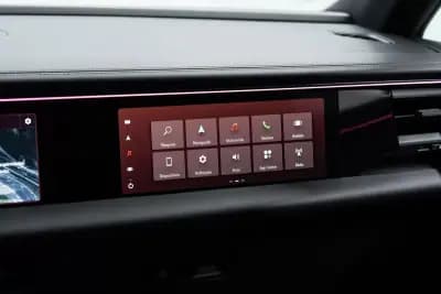 Vendo Porsche Macan 2025 - 88950 EUR, 14000 km - AUTO.MOTO.pt