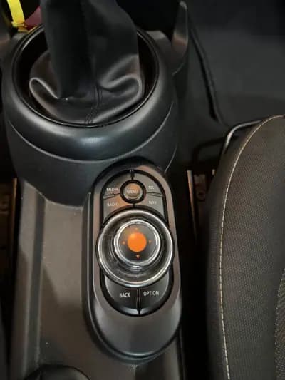 Vendo MINI 2016 - 15000 EUR, 90000 km - AUTO.MOTO.pt