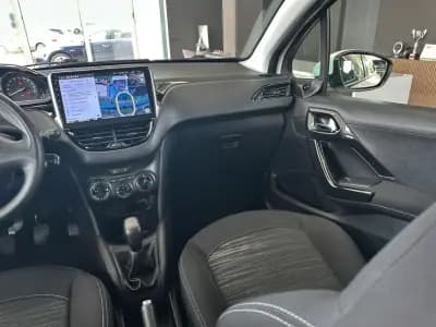 Sell Peugeot 208 2018 - 11990 EUR, 141744 km - AUTO.MOTO.pt