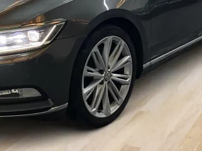 Vendo Volkswagen Passat Variant 2015 - 18950 EUR, 306000 km - AUTO.MOTO.pt