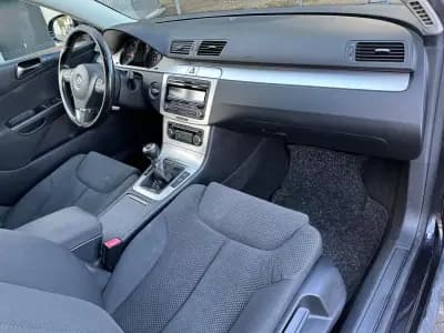 Vendo Volkswagen Passat 2010 - 6750 EUR, 210000 km - AUTO.MOTO.pt