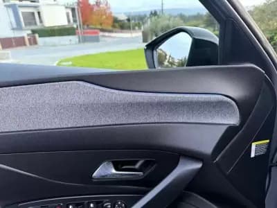 Vendo Peugeot 308 2022 - 21999 EUR, 128000 km - AUTO.MOTO.pt