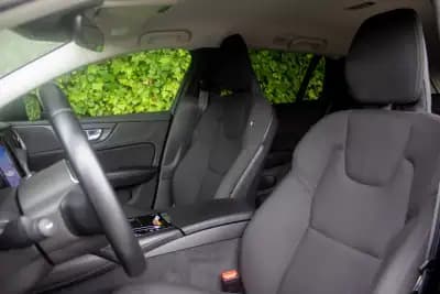 Vendo Volvo V60 2021 - 33900 EUR, 88100 km - AUTO.MOTO.pt