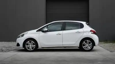 Vendo Peugeot 208 2015 - 9500 EUR, 210000 km - AUTO.MOTO.pt