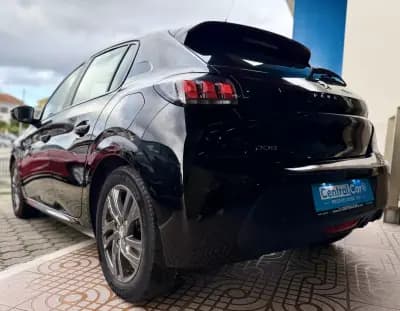 Vendo Peugeot 208 2022 - 15950 EUR, 91000 km - AUTO.MOTO.pt