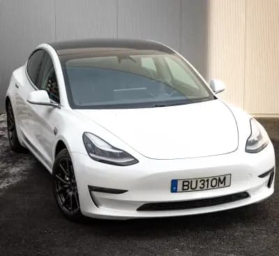 Vendo Tesla Model 3 2020 - 25990 EUR, 111680 km - AUTO.MOTO.pt