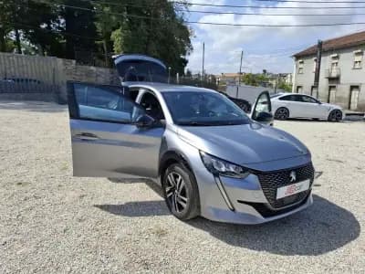 Vendo Peugeot 208 2021 - 16499 EUR, 82000 km - AUTO.MOTO.pt