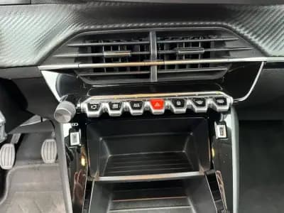 Vendo Peugeot 208 2023 - 13750 EUR, 62065 km - AUTO.MOTO.pt