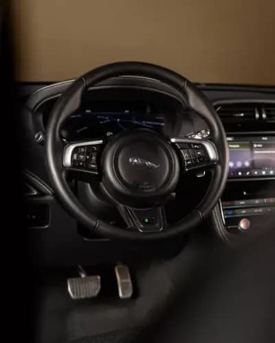 Vendo Jaguar F-Pace 2020 - 37950 EUR, 80000 km - AUTO.MOTO.pt