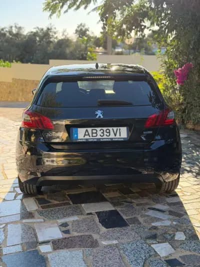 Vendo Peugeot 308 2017 - 10900 EUR, 140007 km - AUTO.MOTO.pt