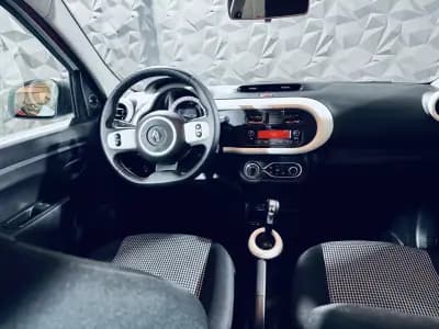 Vendo Renault Twingo 2023 - 16990 EUR, 16461 km - AUTO.MOTO.pt