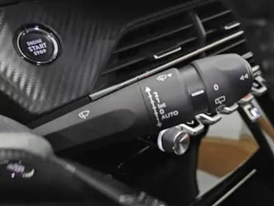 Vendo Peugeot 2008 2021 - 19850 EUR, 74617 km - AUTO.MOTO.pt