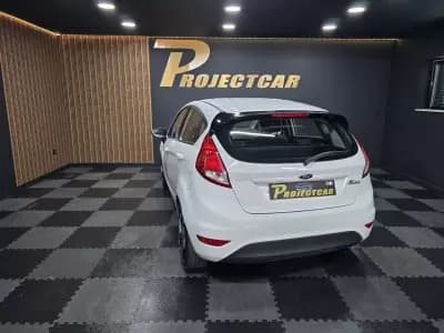 Sell Ford Fiesta 2015 - 10750 EUR, 165000 km - AUTO.MOTO.pt