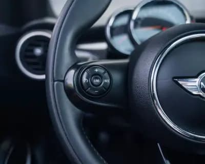 Vendo MINI Cooper 2015 - 19990 EUR, 135300 km - AUTO.MOTO.pt