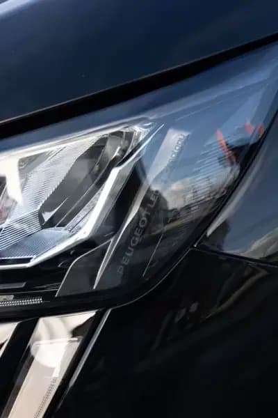 Sell Peugeot 208 2021 - 13490 EUR, 105000 km - AUTO.MOTO.pt