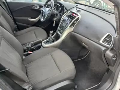 Vendo Opel Astra 2010 - 5450 EUR, 144431 km - AUTO.MOTO.pt