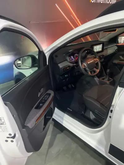 Vendo Dacia Sandero 2023 - 15900 EUR, 58259 km - AUTO.MOTO.pt