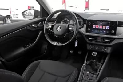 Vendo Skoda Kamiq 2023 - 17900 EUR, 77340 km - AUTO.MOTO.pt