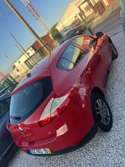 Vendo Renault Mégane 2010 - 4999 EUR, 338000 km - AUTO.MOTO.pt