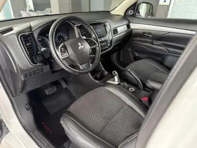 Vendo Mitsubishi Outlander 2015 - 15990 EUR, 157367 km - AUTO.MOTO.pt