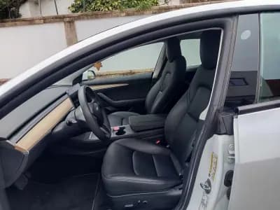 Vendo Tesla Model 3 2021 - 26490 EUR, 93800 km - AUTO.MOTO.pt