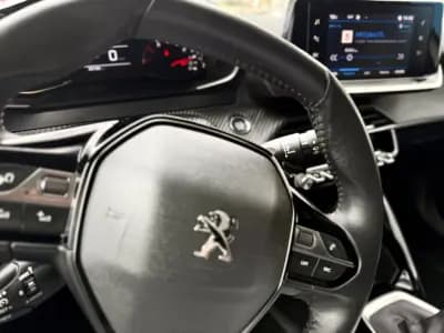 Vendo Peugeot 2008 2021 - 17950 EUR, 65000 km - AUTO.MOTO.pt