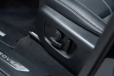 Sell Land Rover Range Rover Velar 2021 - 51950 EUR, 76000 km - AUTO.MOTO.pt