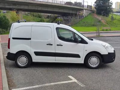Vendo Peugeot Partner 2010 - 5480 EUR, 286000 km - AUTO.MOTO.pt