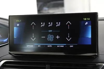 Vendo Peugeot 3008 2021 - 22990 EUR, 110993 km - AUTO.MOTO.pt