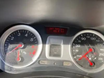Vendo Renault Clio 2010 - 4990 EUR, 207500 km - AUTO.MOTO.pt
