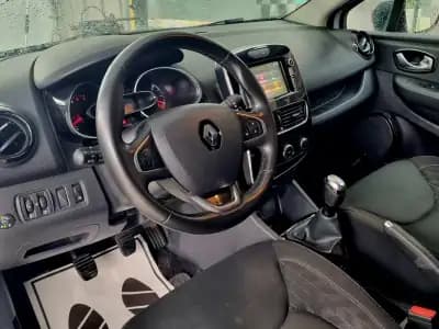 Sell Renault Clio 2019 - 12500 EUR, 90000 km - AUTO.MOTO.pt