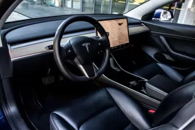 Vendo Tesla Model 3 2020 - 29750 EUR, 73831 km - AUTO.MOTO.pt