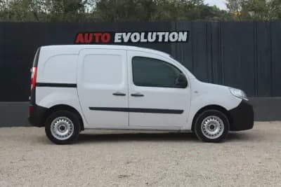 Vendo Renault Kangoo 2019 - 8456 EUR, 175000 km - AUTO.MOTO.pt