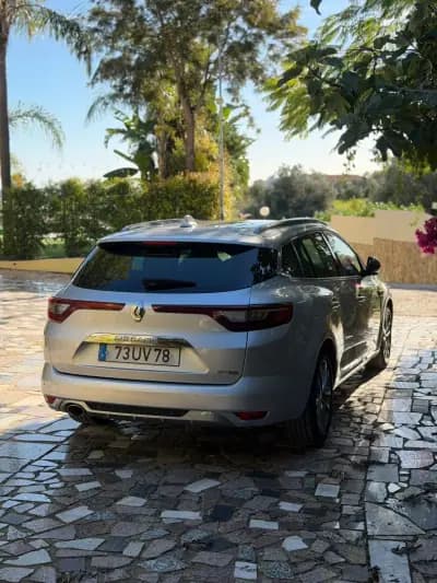 Vendo Renault Mégane 2018 - 16900 EUR, 102599 km - AUTO.MOTO.pt