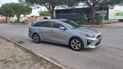 Vendo Kia Ceed SW 2018 - 12890 EUR, 154828 km - AUTO.MOTO.pt